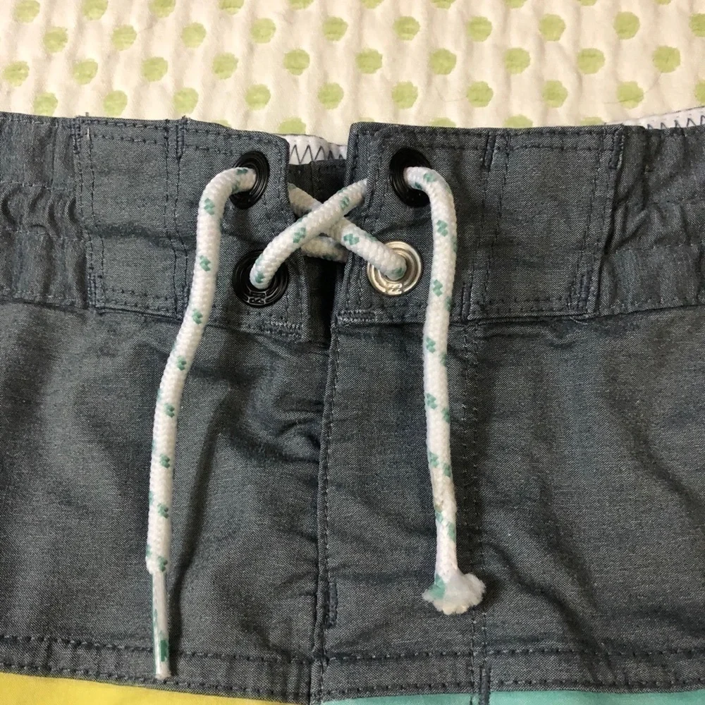 BILLABONG MENS SWIM TRUNKS SIZE 27 CAMO/YELLOW